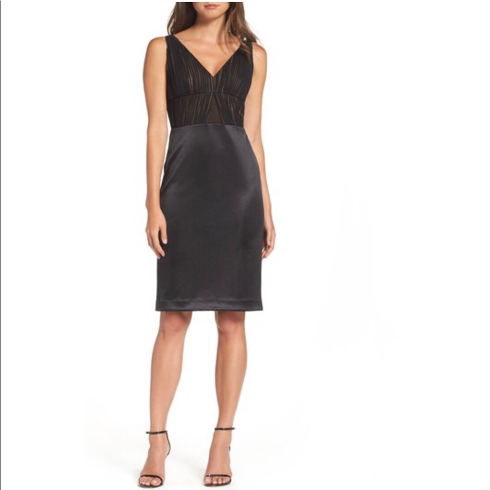 Vera Wang Black-Nude V- Neck Ruched Sheath Dress